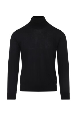 luxury-black-sweater-aw25
