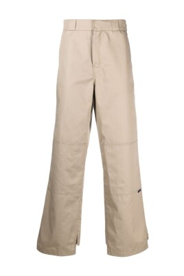beige-chino-byxor-med-hog-midja