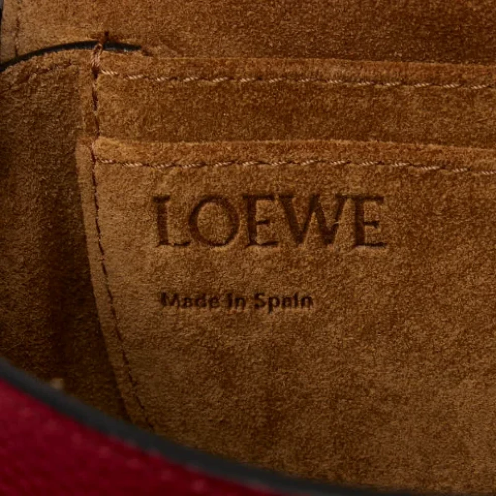 Loewe Pre-owned Fabric shoulder-bags Red Dames
