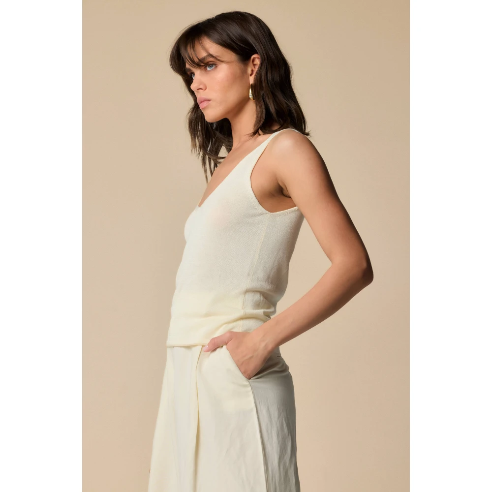 Kocca Stijlvolle mouwloze tops voor vrouwen Beige Dames