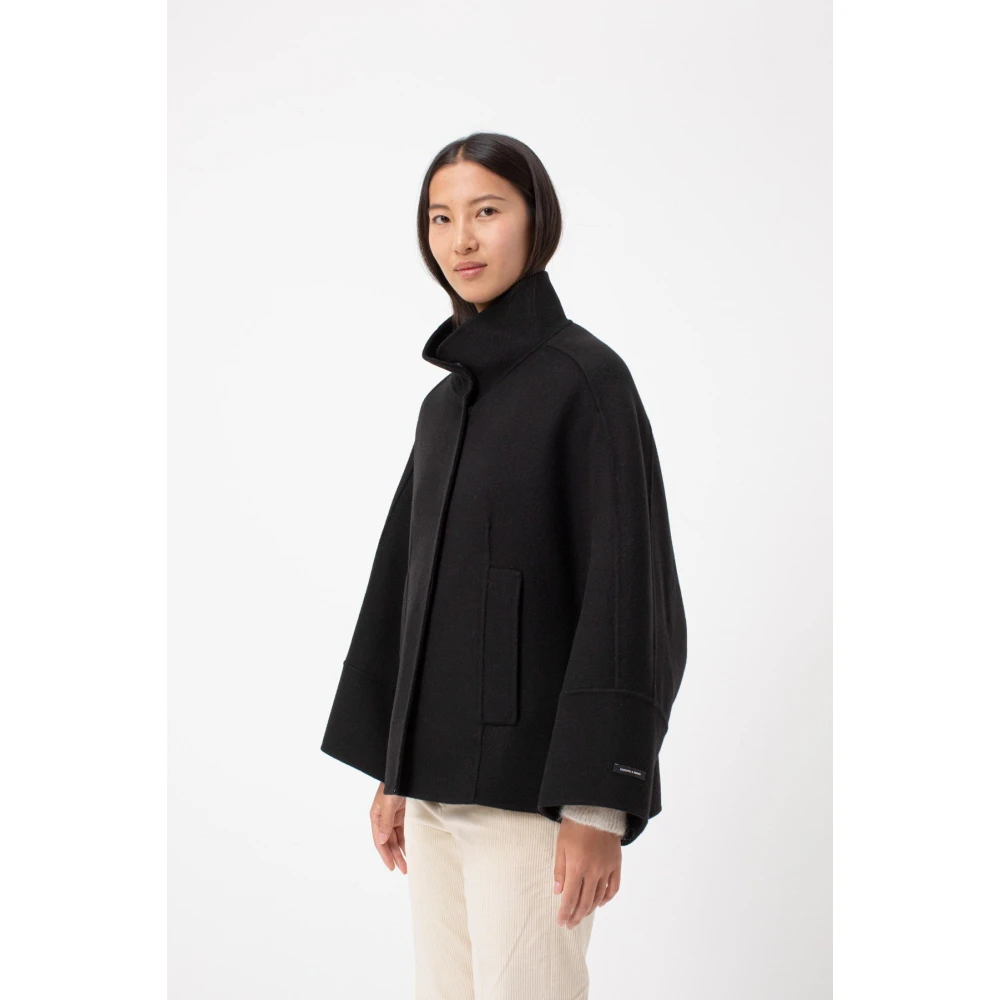 Paltò Zwarte wollen cape met wijde mouwen Black Dames