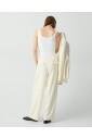 pantalon-a-jambes-larges-et-plis-sur-le-devant