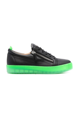 baskets-elegantes-en-cuir-noir