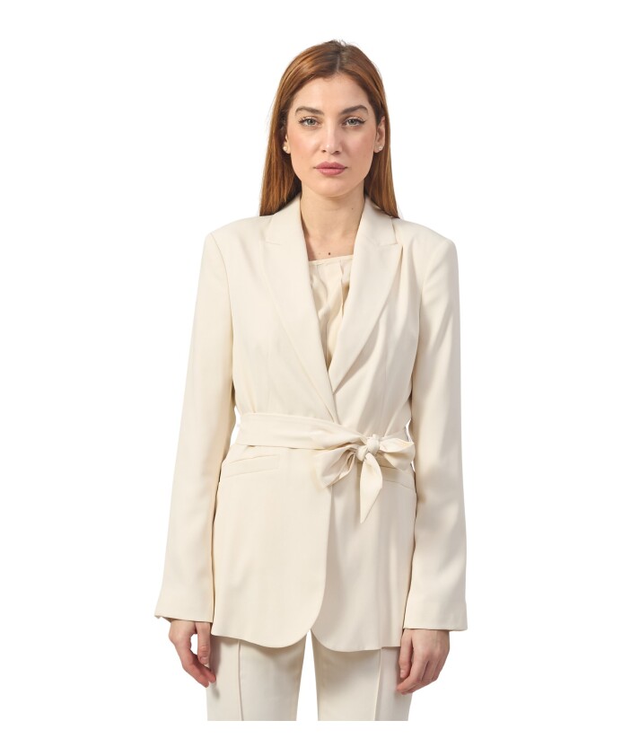 veste-blanche-lait-avec-revers