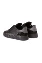 sneakers-noires-avec-detail-en-daim