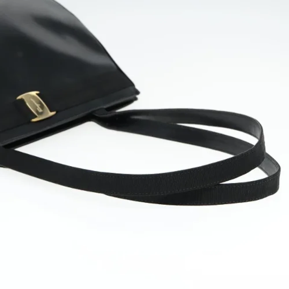 Salvatore Ferragamo Pre-owned Leather shoulder-bags Black Dames