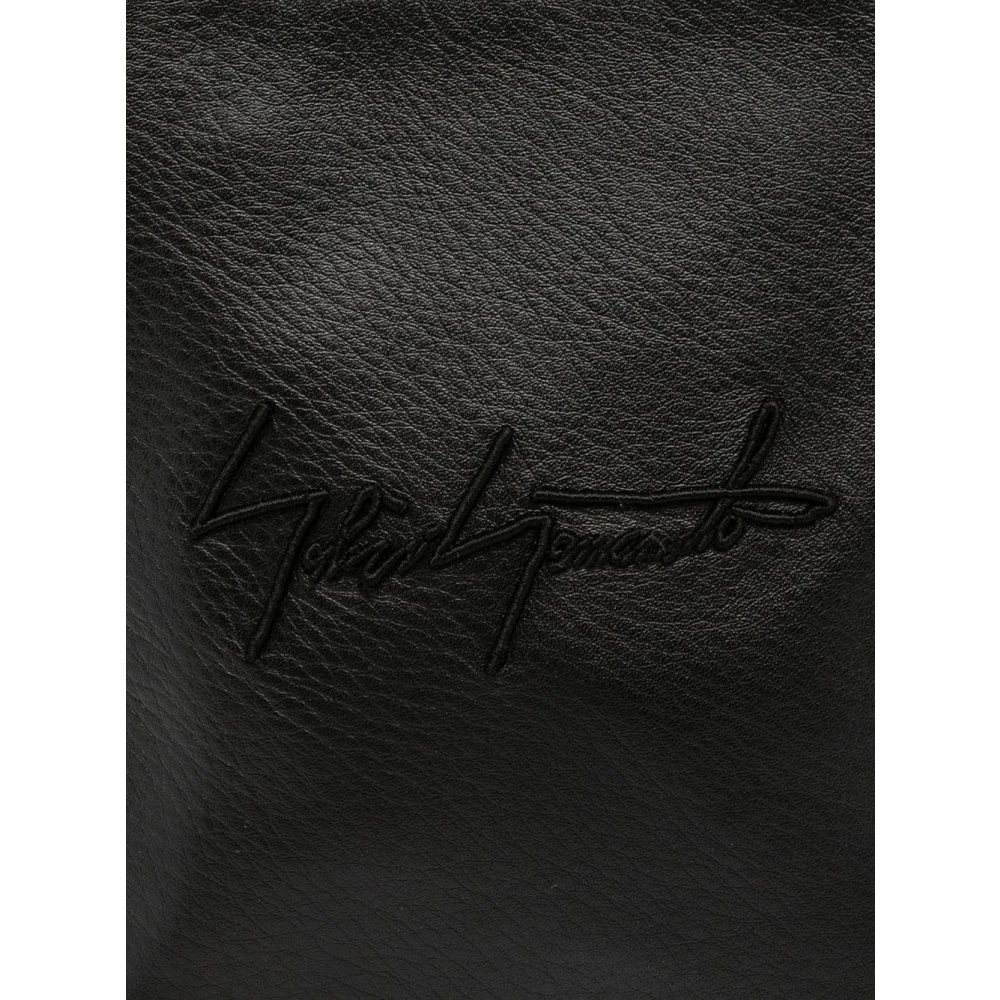 Yohji Yamamoto Zwarte leren schoudertas met voorborduursel Black Dames