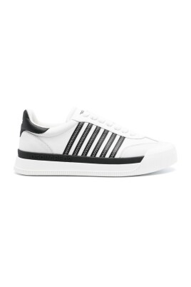 sneakers-blanches-avec-rayures-laterales