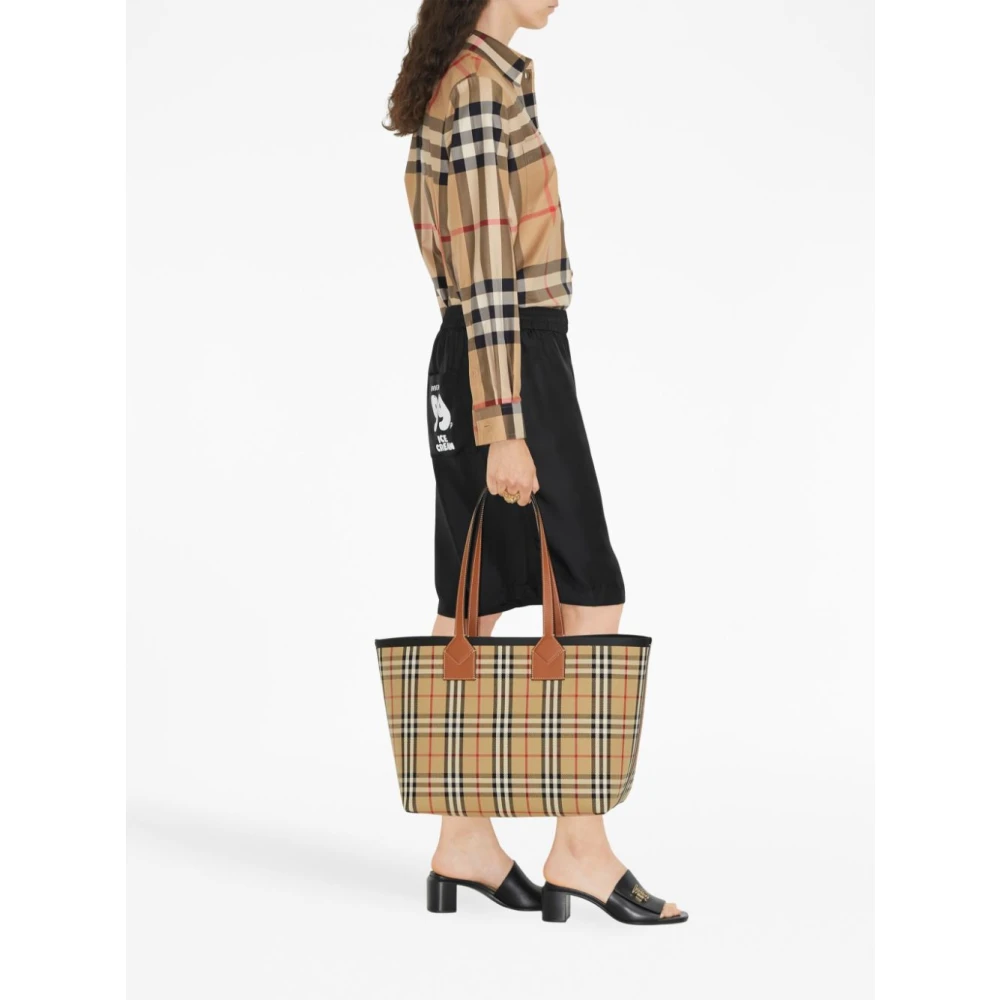 Burberry Beige Stijlvolle Overhemden Beige Dames