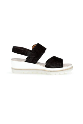 Sandal med spänne i mocka