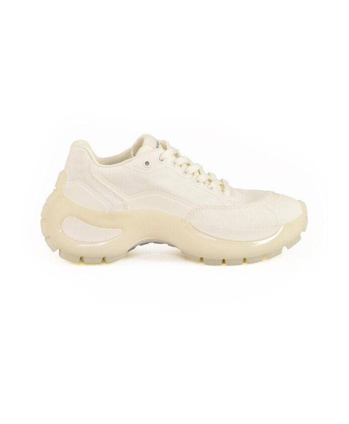 sneakers-en-toile-avec-semelle-en-caoutchouc