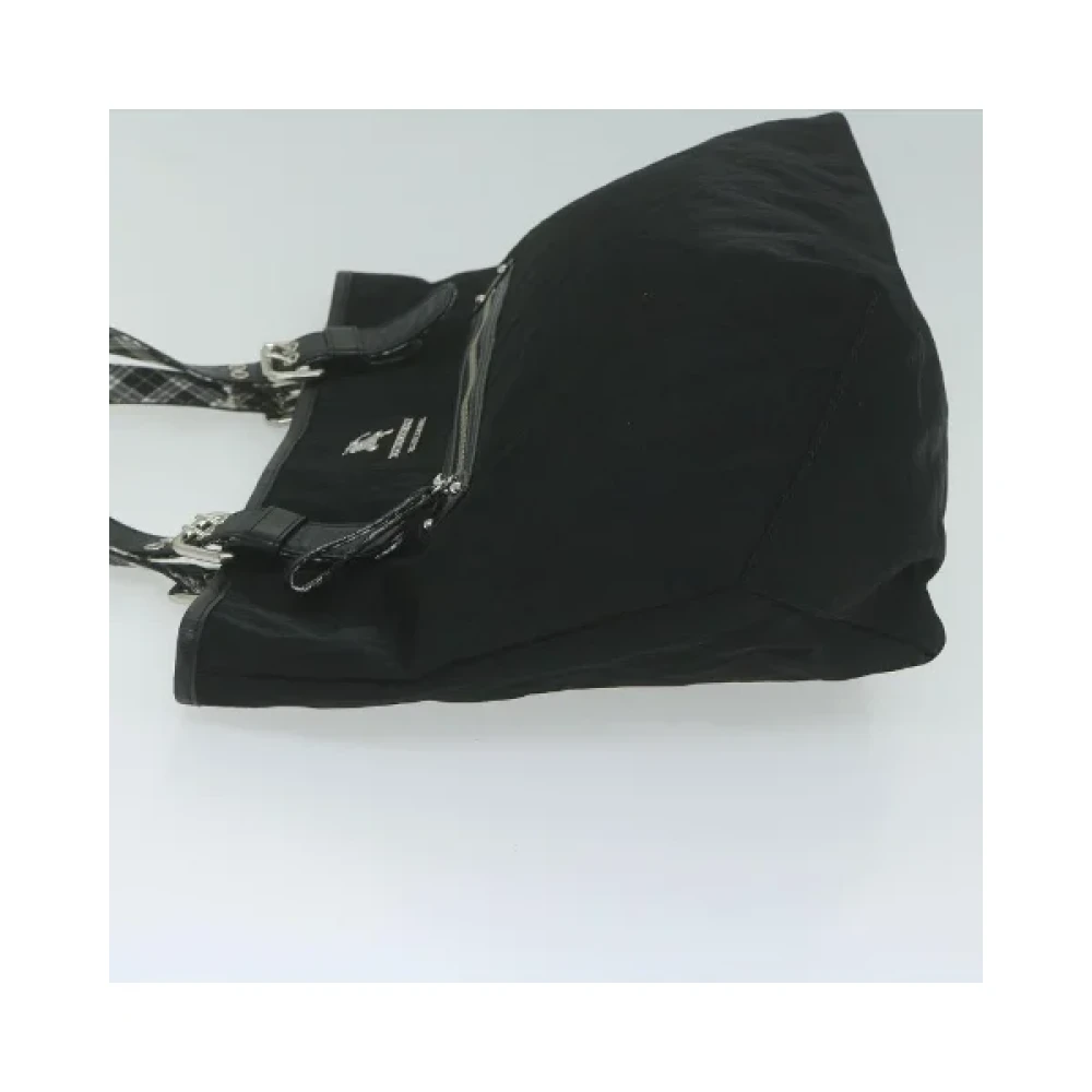 Burberry Vintage Pre-owned Nylon shoulder-bags Black Dames