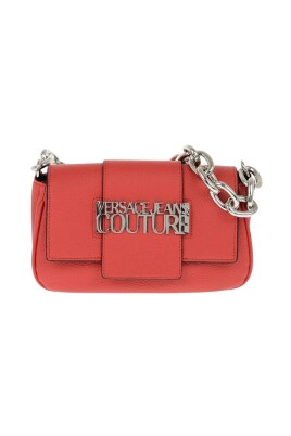 sac-bandouliere-rouge-texture-avec-logo-metallique