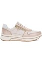 chaussure-femme-a-la-mode-et-fonctionnelle