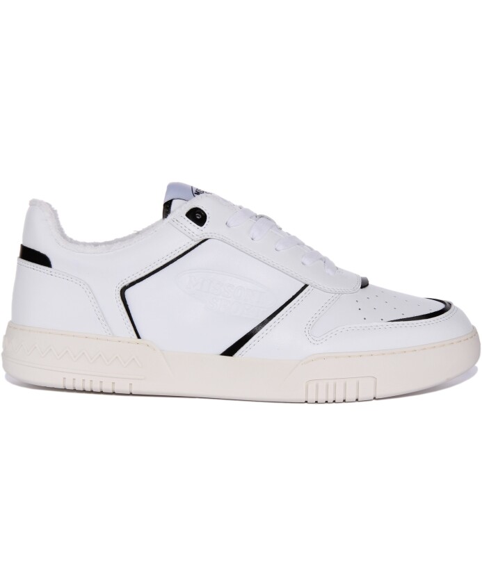 versatile-sneakers-in-white-black