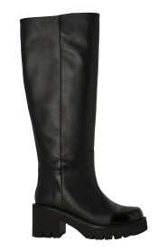 Hohe Stiefel