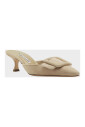 mules-beige-en-daim-avec-boucle-carree