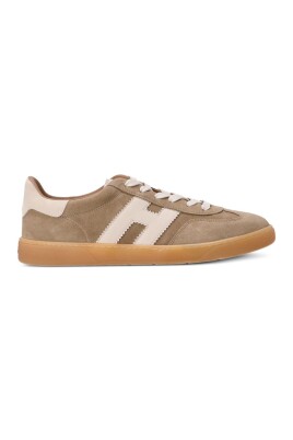 sneakers-beige-pour-un-look-elegant