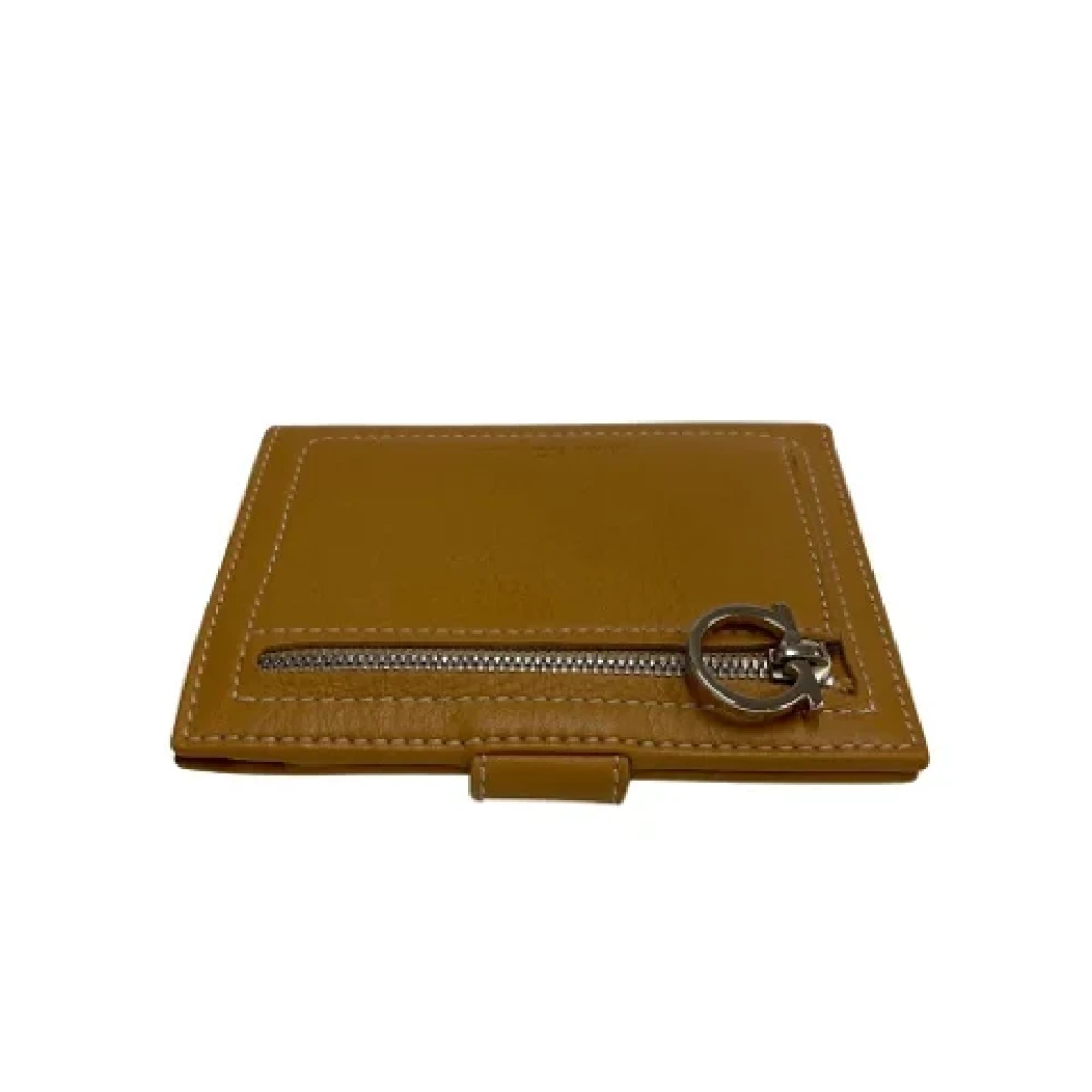 Salvatore Ferragamo Pre-owned Leather wallets Beige Dames
