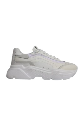 white-chunky-sole-sneakers