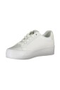 baskets-blanches-elegantes-avec-details-contrastes