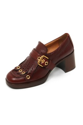 etruscan-style-leather-shoe