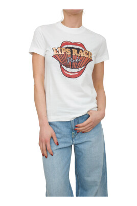 white-t-shirt-with-modern-style