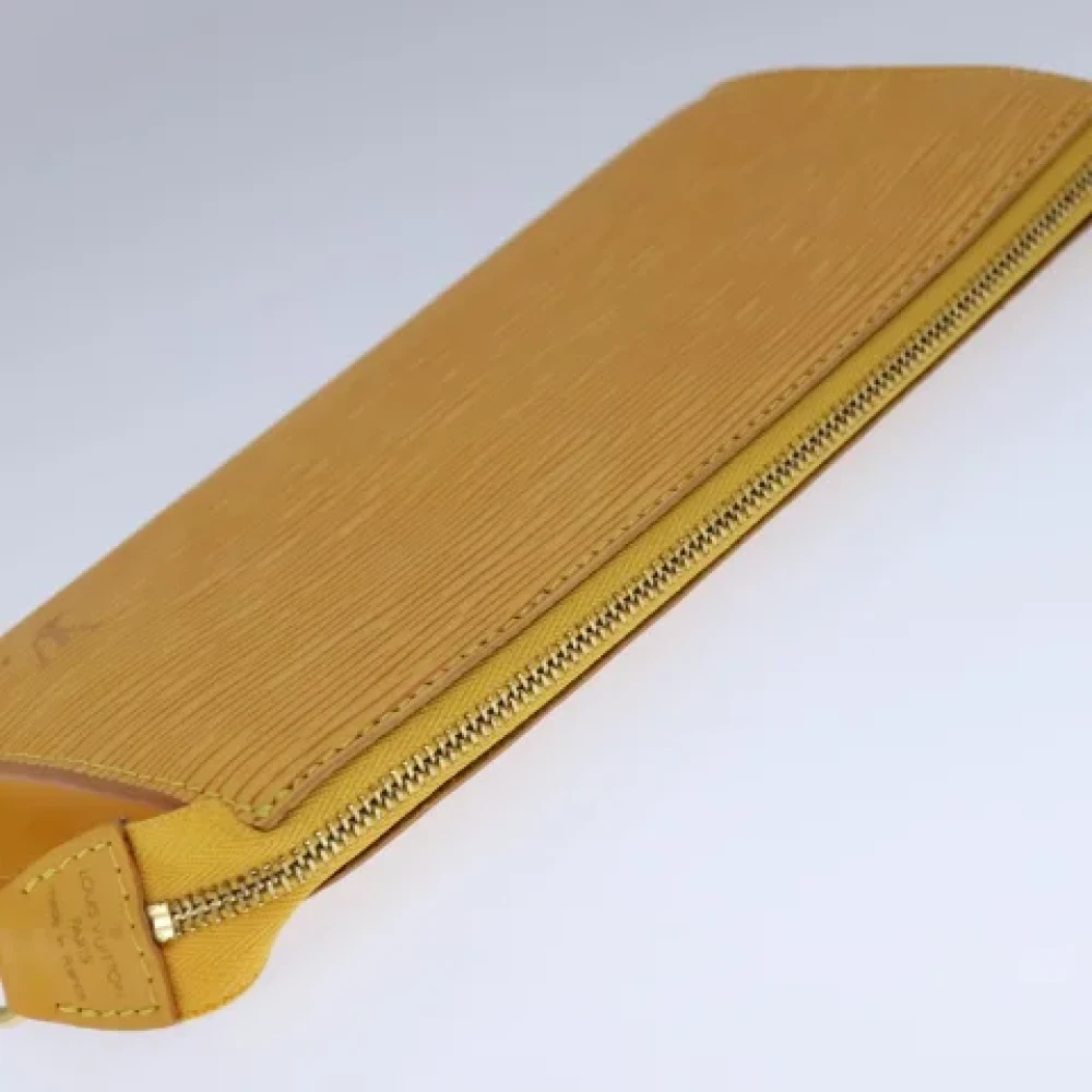 Louis Vuitton Vintage Pre-owned Leather pouches Yellow Dames