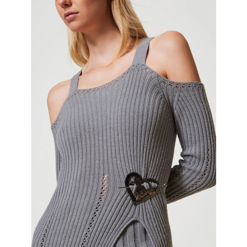 Twinset Off-shoulder Sweater met Heart Pin Gray Dames