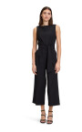 trendy-jumpsuit-met-zakken-en-watervalhalslijn