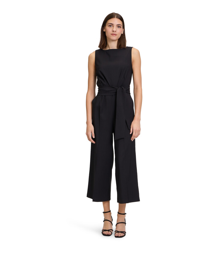 trendy-jumpsuit-met-zakken-en-watervalhalslijn