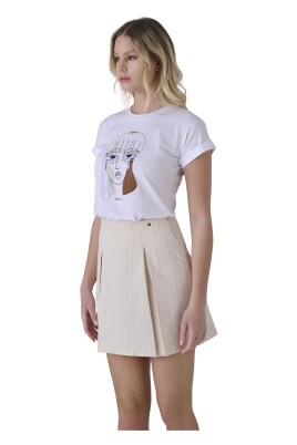 white-graphic-t-shirt