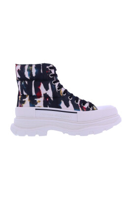 plastic-sneakers-for-modern-men