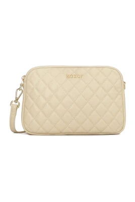 Liten handväska med quiltat mönster på läderrem