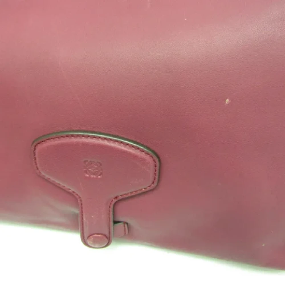 Loewe Pre-owned Leather clutches Red Dames