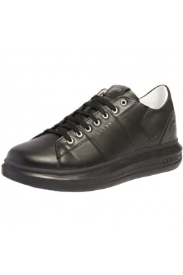trendy-black-basketball-shoes