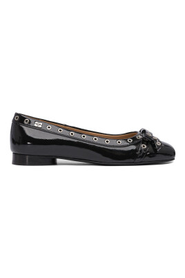 black-ballerina-shoes-with-eyelet-bow