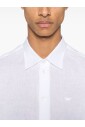 witte-button-up-overhemd-klassieke-stijl