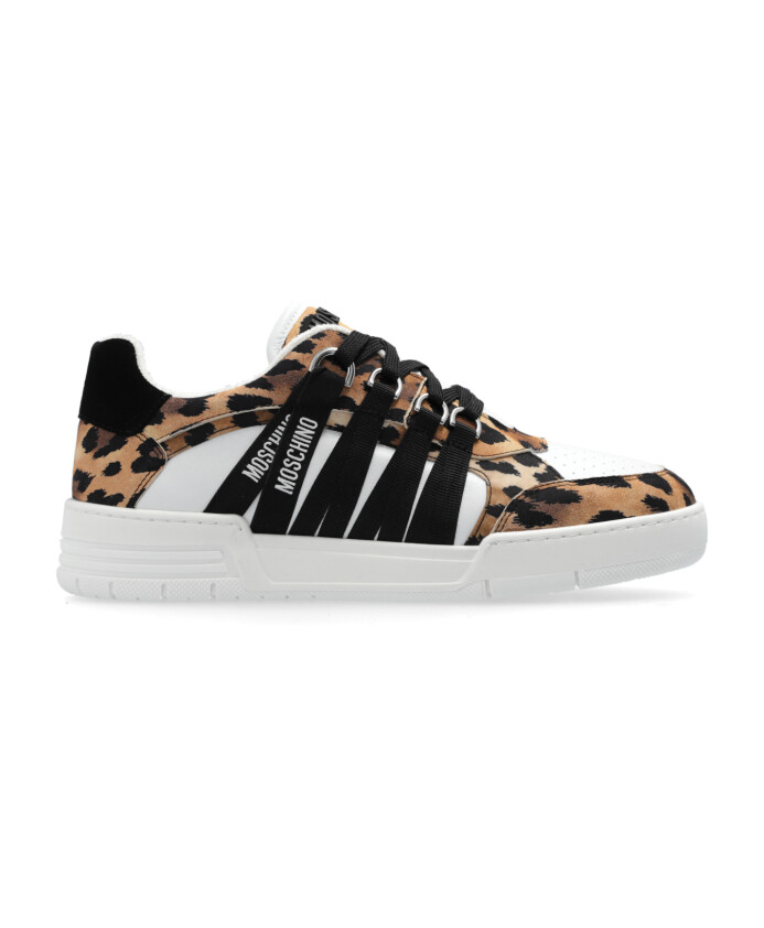 sports-shoes-with-logo