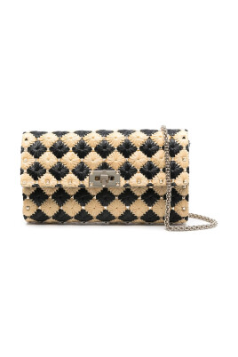 chic-shoulder-bag-with-unique-style