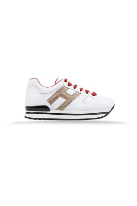 baskets-en-cuir-avec-details-de-marque