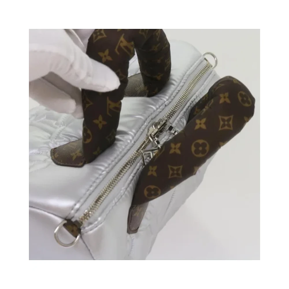 Louis Vuitton Vintage Pre-owned Nylon handbags Gray Dames