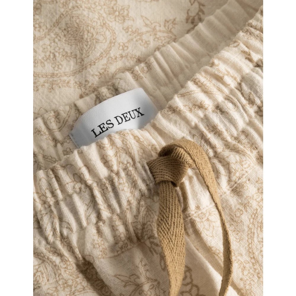 Les Deux Paisley Patroon Luchtige Trekkoord Shorts Beige Heren
