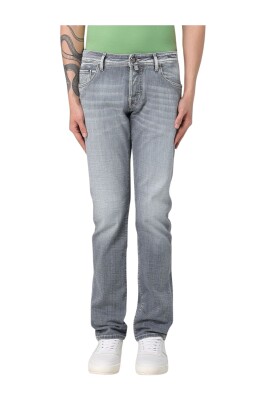 grijze-jeans-voor-mannen