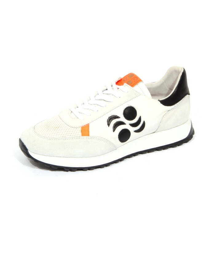 chaussures-blanches-gris-en-daim-tissu-modele-trl10wk
