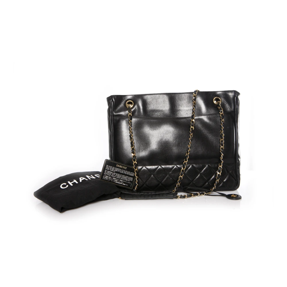 Chanel Vintage Pre-owned quilted calf leather shopper shoulderbag with hardware. Black Dames