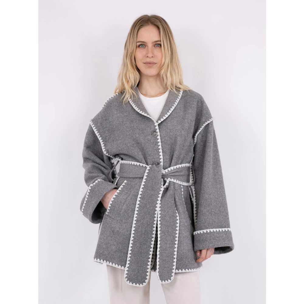 NEO NOIR Stijlvolle Wollen Jas met Strikband Gray Dames