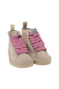 beige-sneakers-met-fuchsia-veters