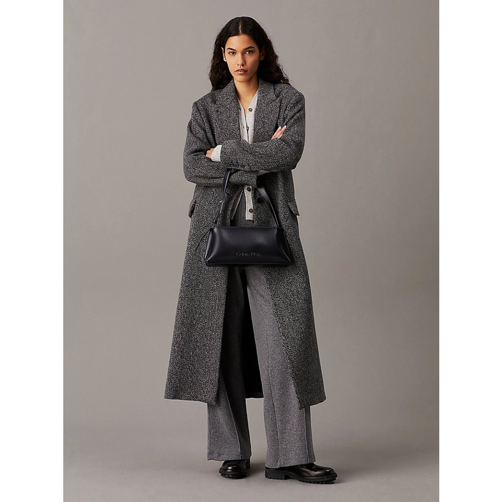 Calvin Klein Geëtste schoudertas met logo voor vrouwen Black Dames