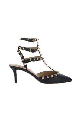 rockstud-leather-pumps